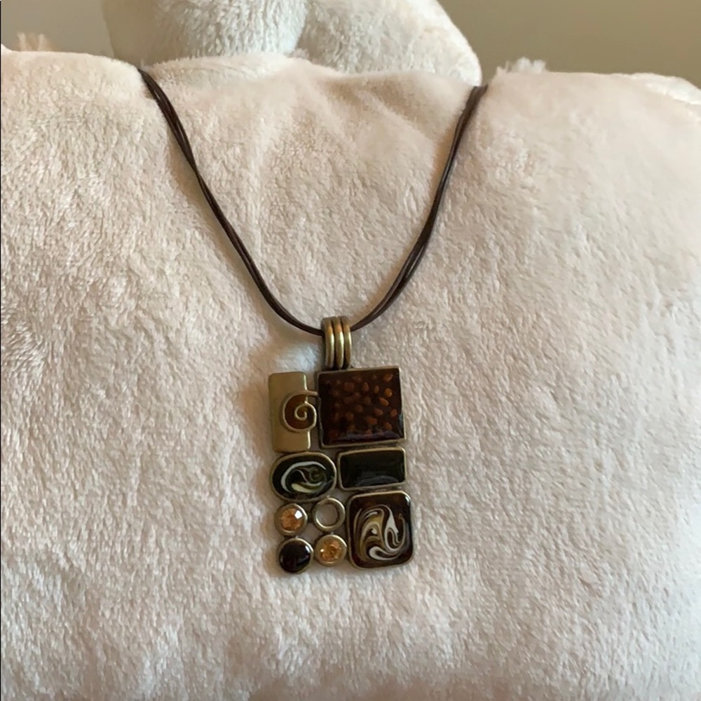 4/$25🦋 Rope necklace w/ gold/stone pendant